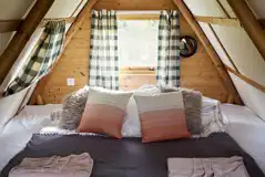 Original couple camping pod double bed (bedding and towels provided)