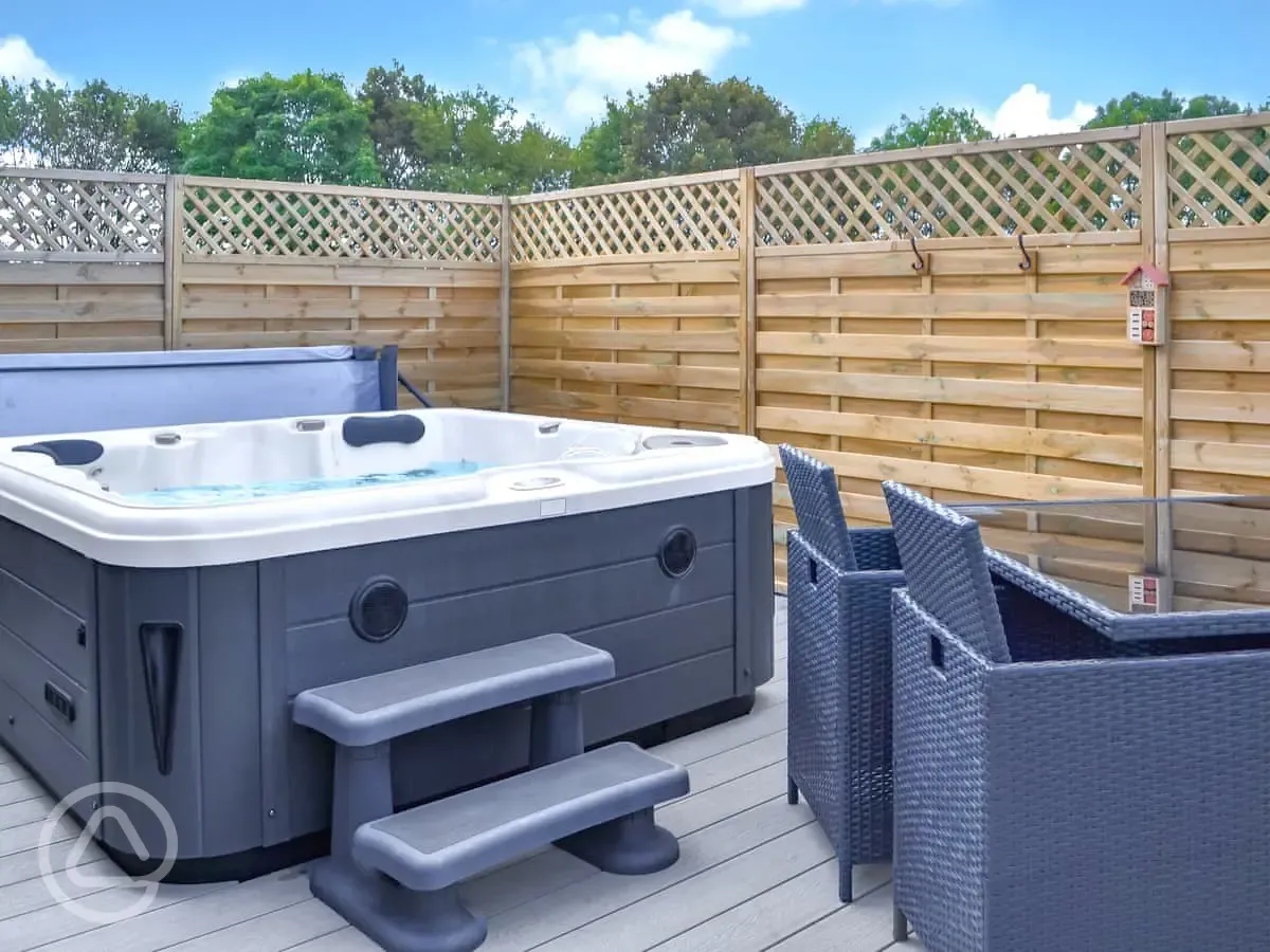 Private electric hot tubs with step access