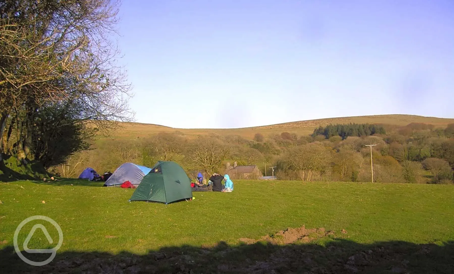 Non electric grass tent pitches 