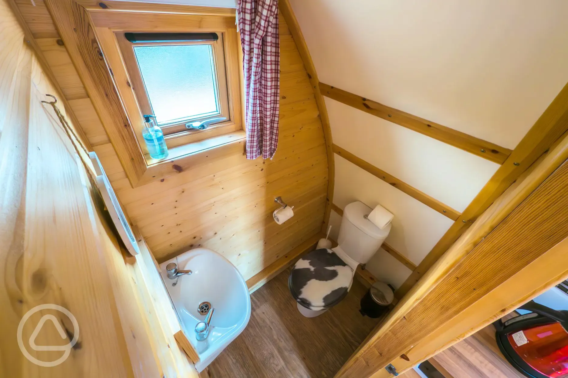 Wigwam pod toilet