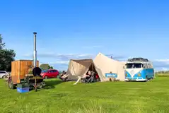 Non electric grass pitches (with wood-fired hot tubs to hire onsite) Non electric grass pitches (with wood-fired hot tubs to hire onsite)