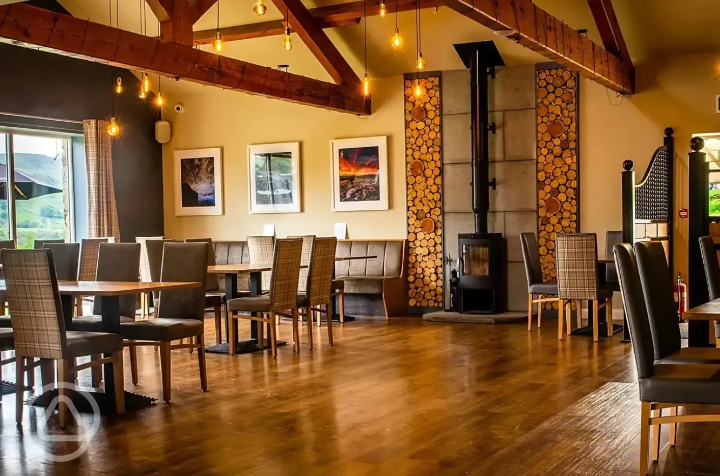 The Knight's Table cafe and restaurant