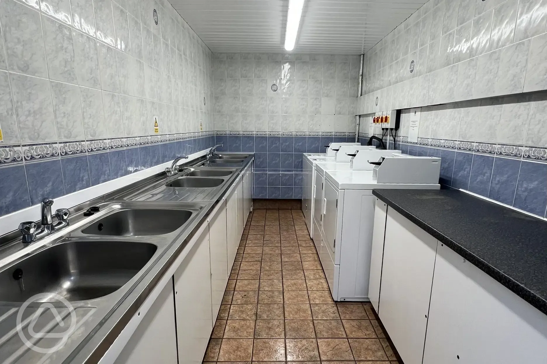 Indoor washing up room with a launderette
