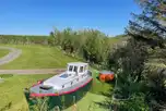 Glamping sailing boat with a private wood-fired hot tub
