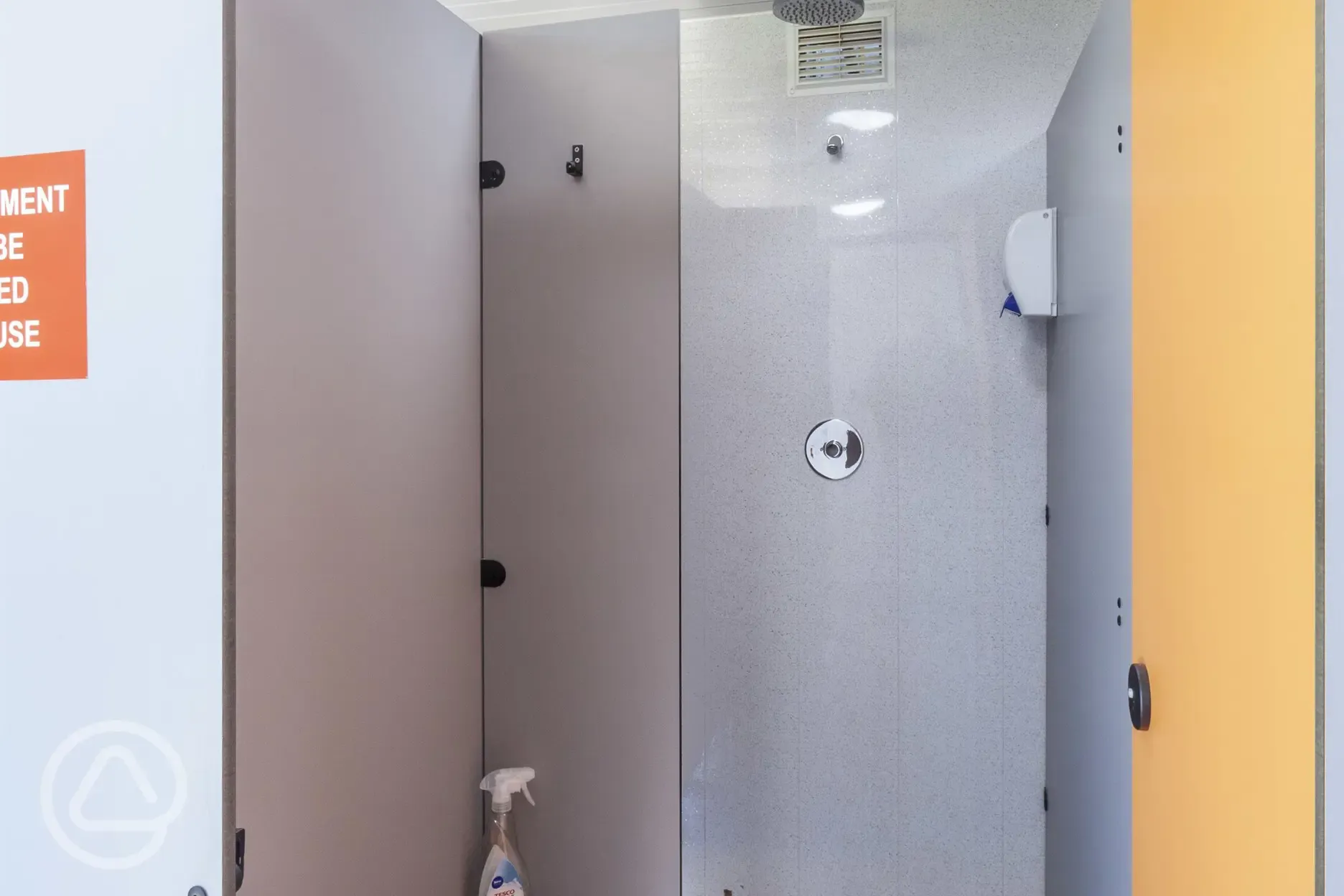 Shower with bench area