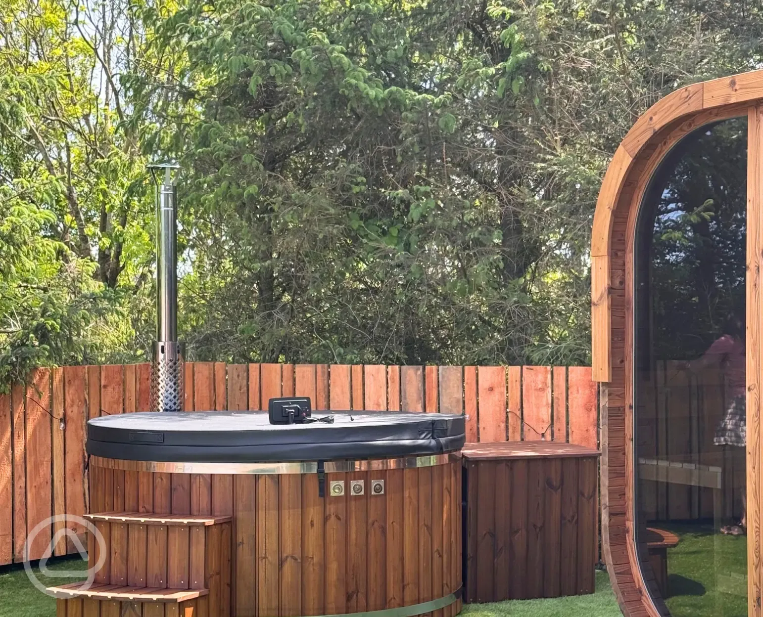 Wellness area with hot tub and sauna