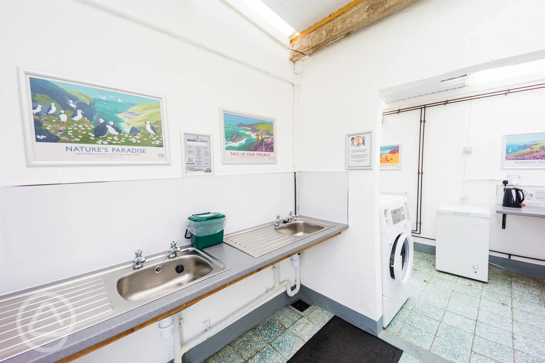 Washing up area with unlimited hot water