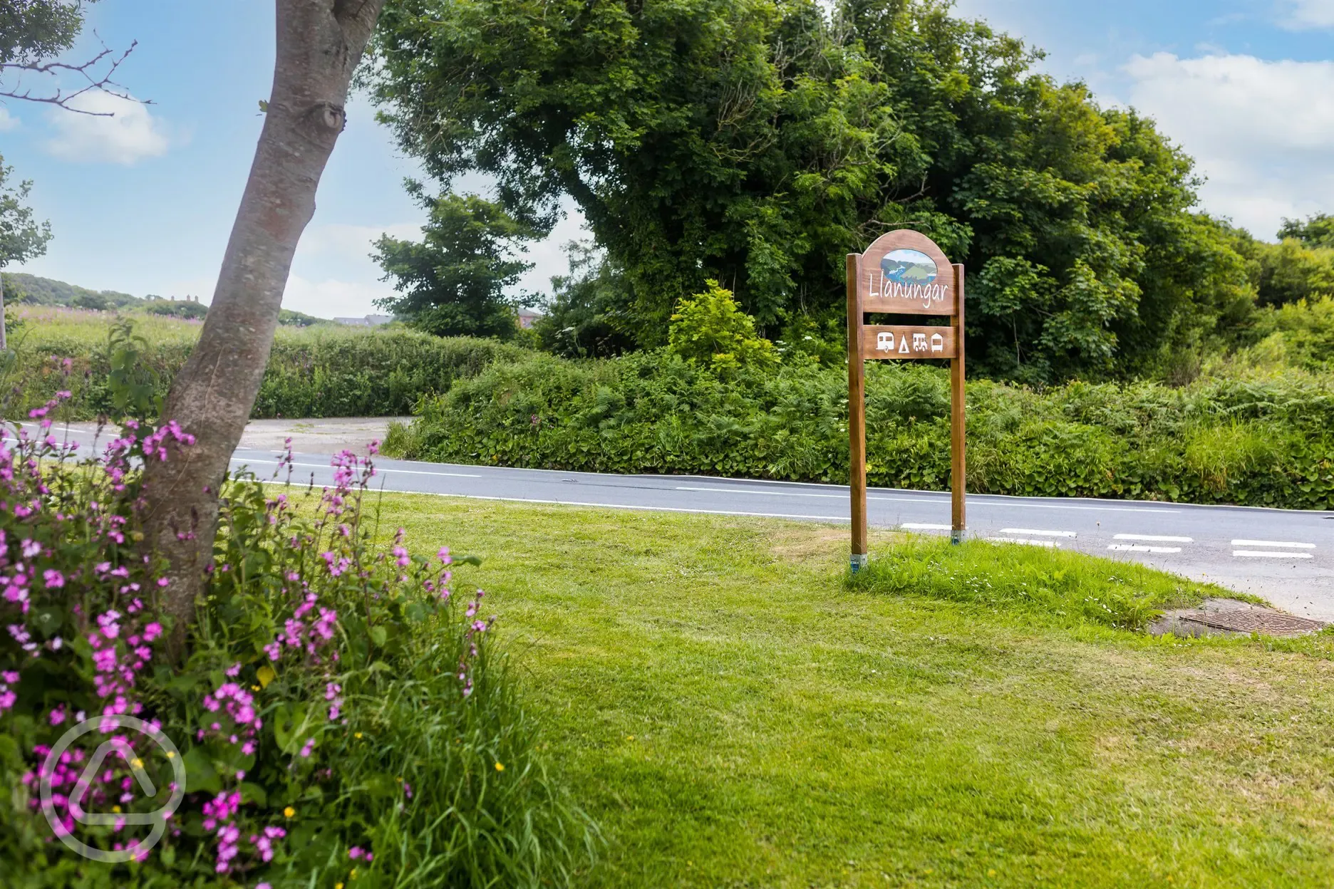 Llanungar Caravan and Camping entrance