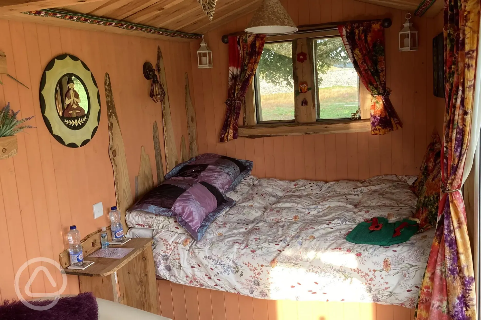 Daisy shepherd's hut interior