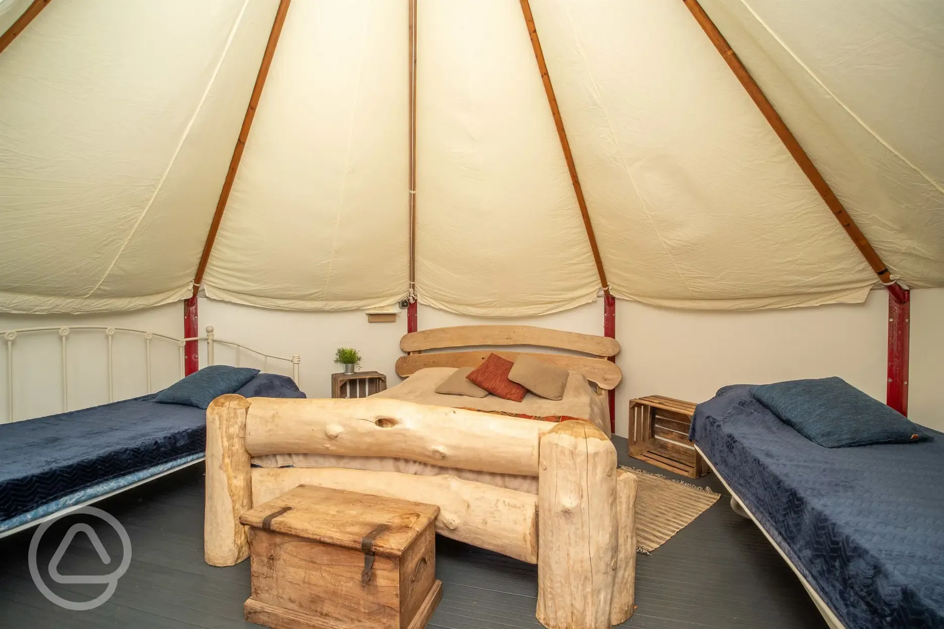 TipeeCo tipis interior