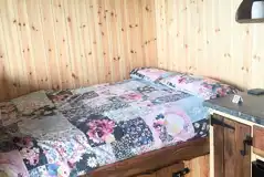 Ape Dale View cabin with a double bed Ape Dale View cabin with a double bed