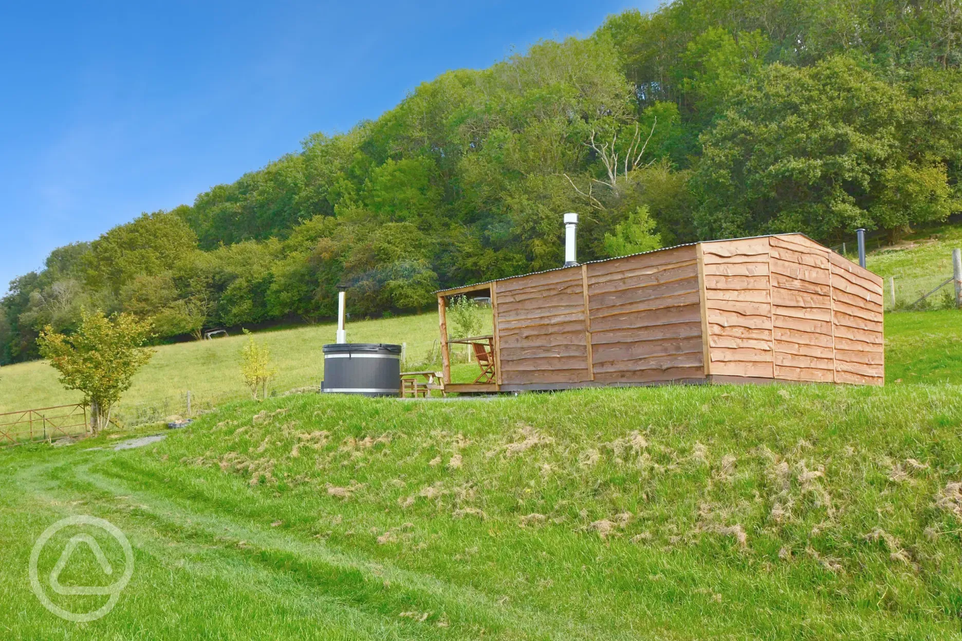Caradoc Lodge with a wood-fired hot tub Caradoc Lodge with a wood-fired hot tub