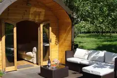 Ensuite glamping pod decking
