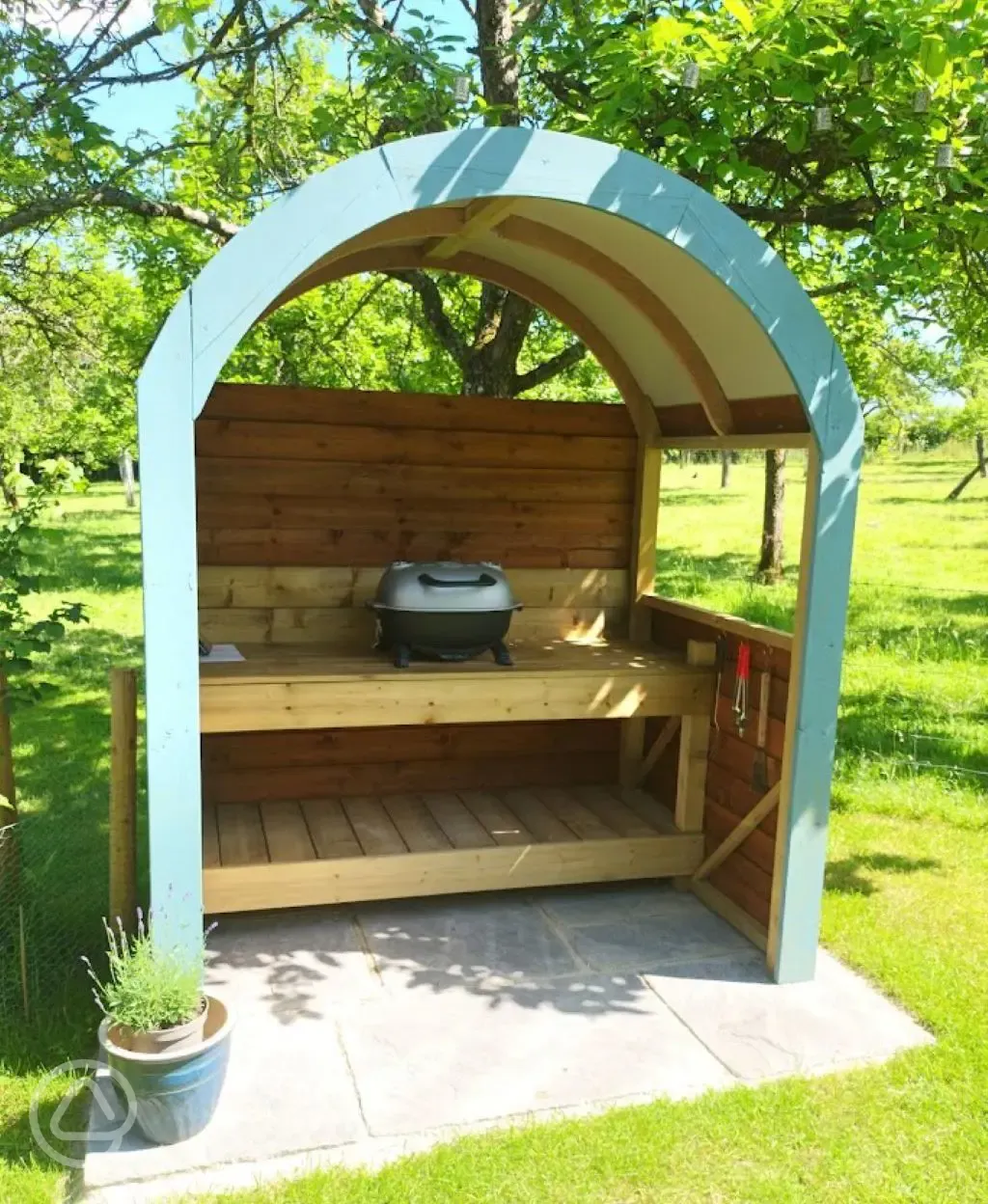 Ensuite glamping pod outdoor cooking area