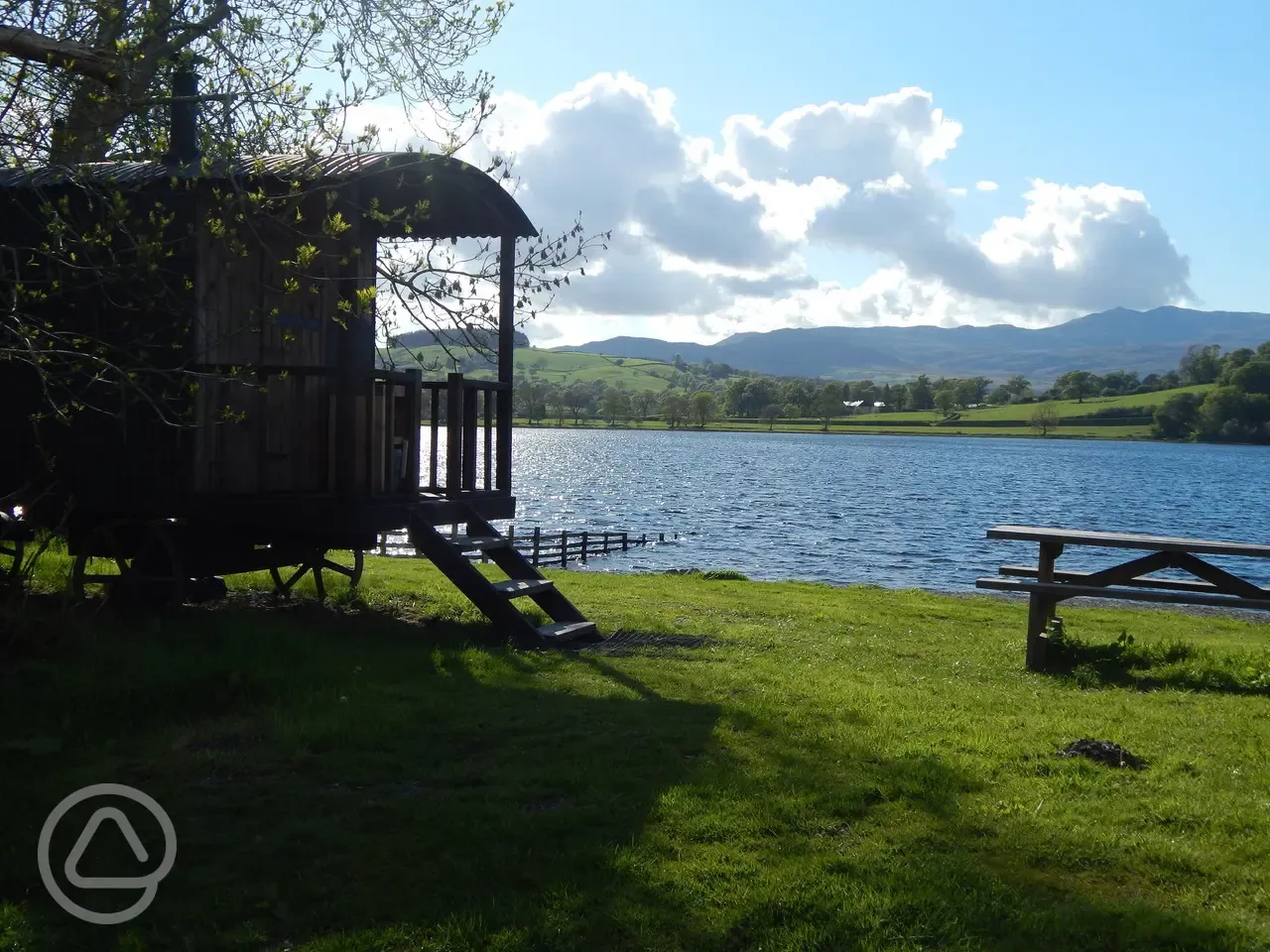 Lake and Arenig Shepherds Hut 