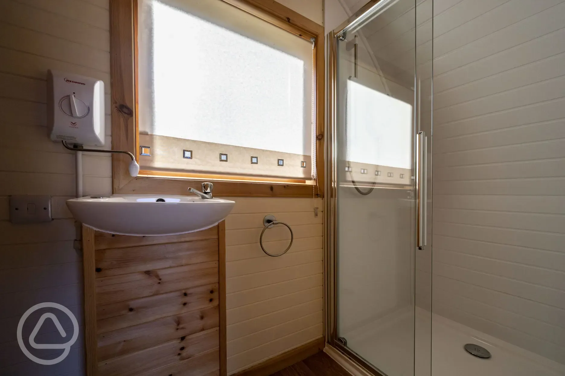 Hiker pod ensuites with shower, toilet and sink