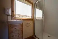 Hiker pod ensuites with shower, toilet and sink