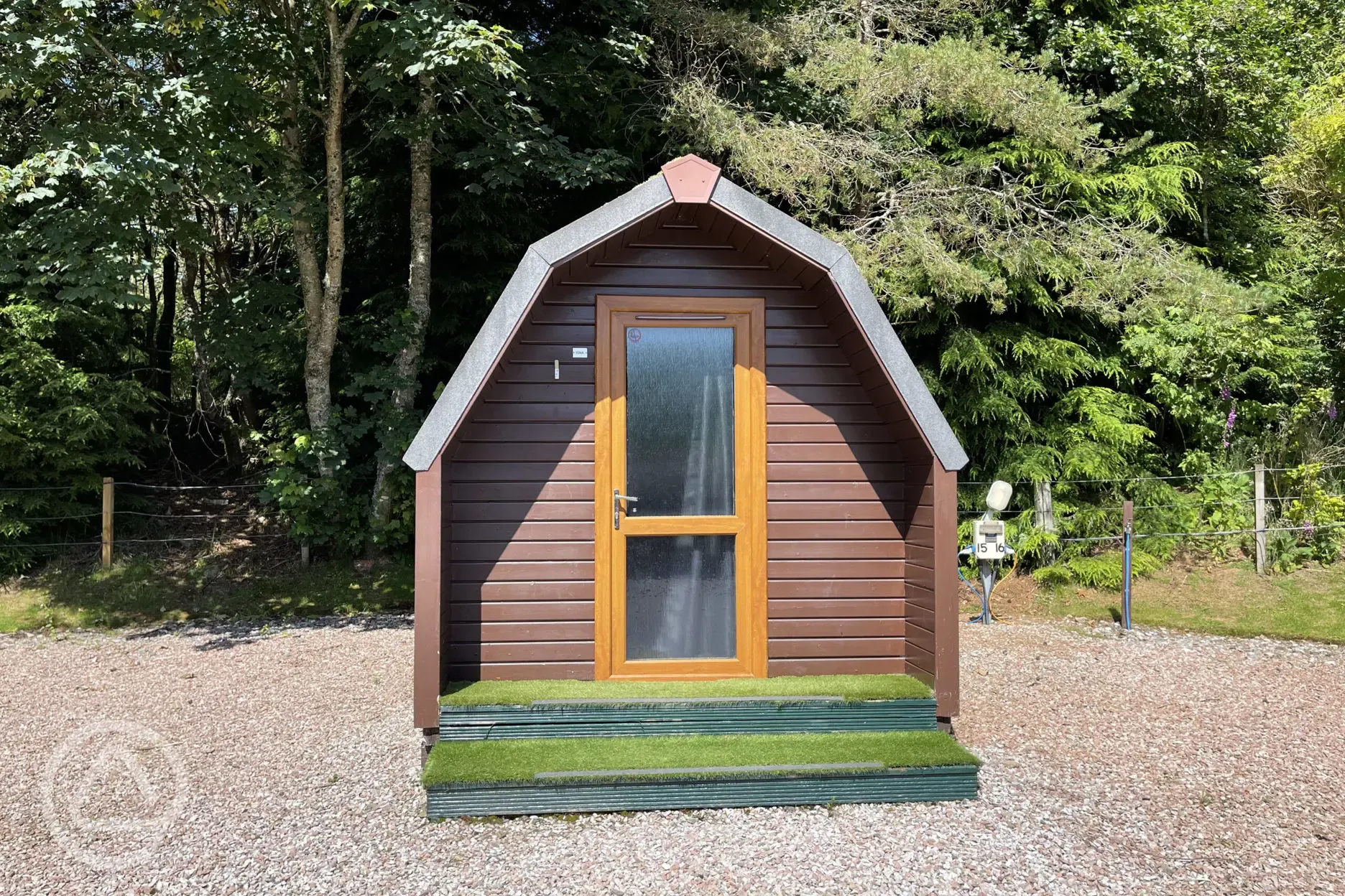 Small hiker pod exterior, sleeping two and dog friendly