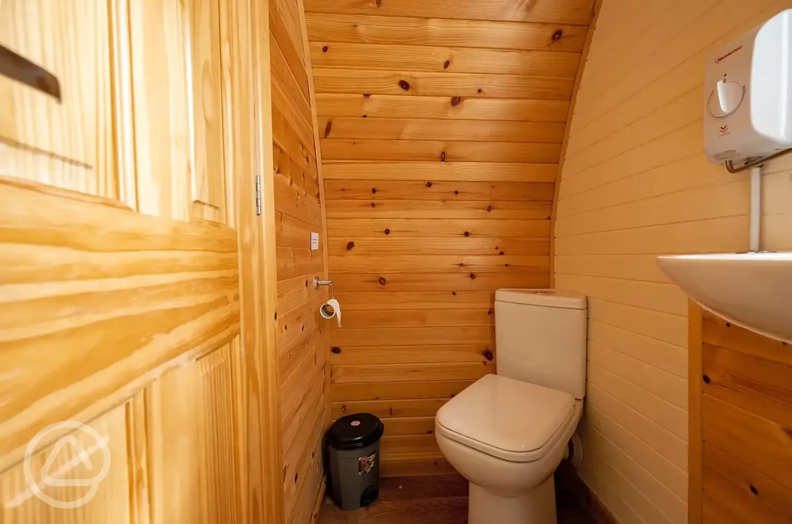 Hiker pod ensuites with shower, toilet and sink