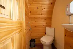 Hiker pod ensuites with shower, toilet and sink