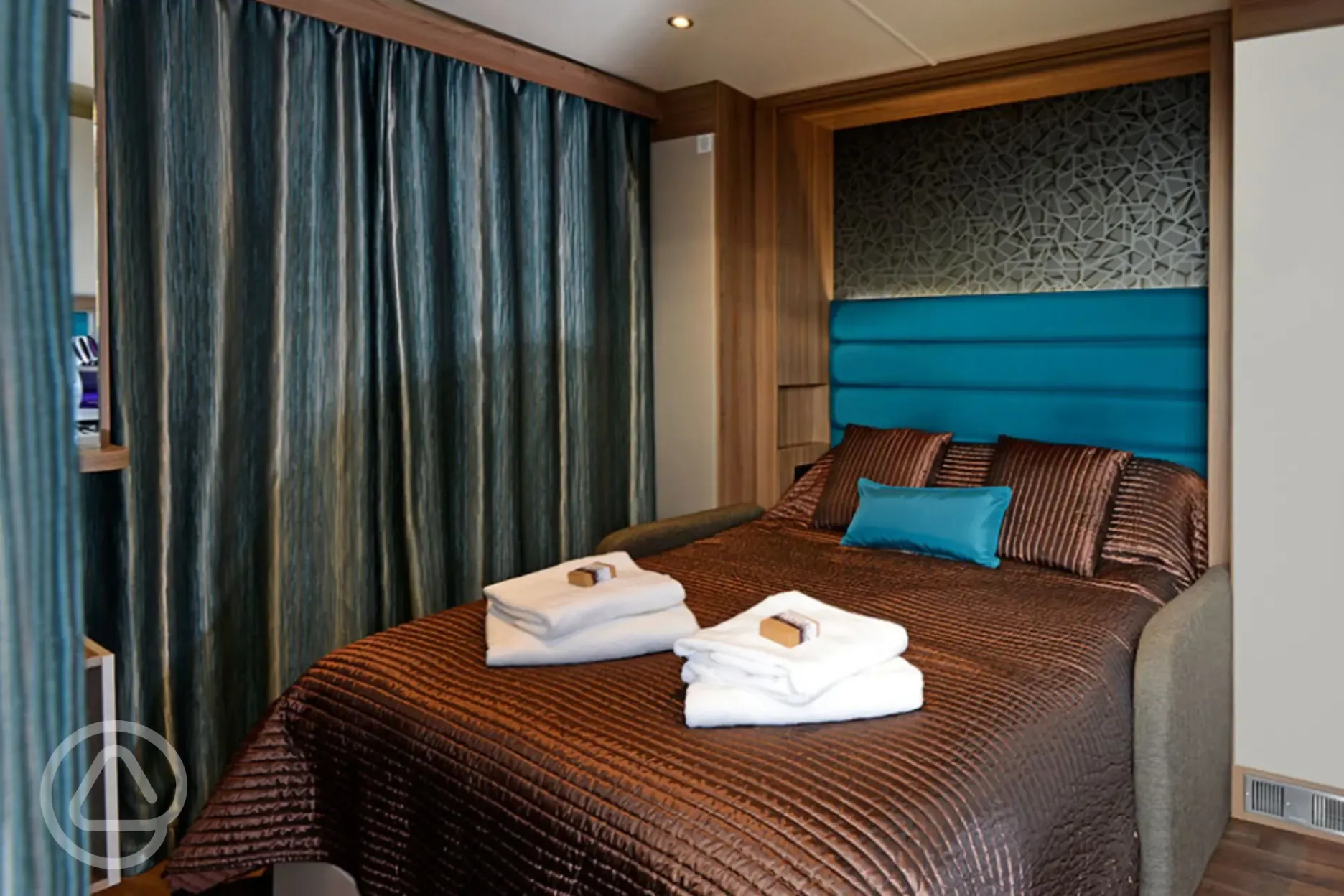 Double bed in the ensuite glamping cabin