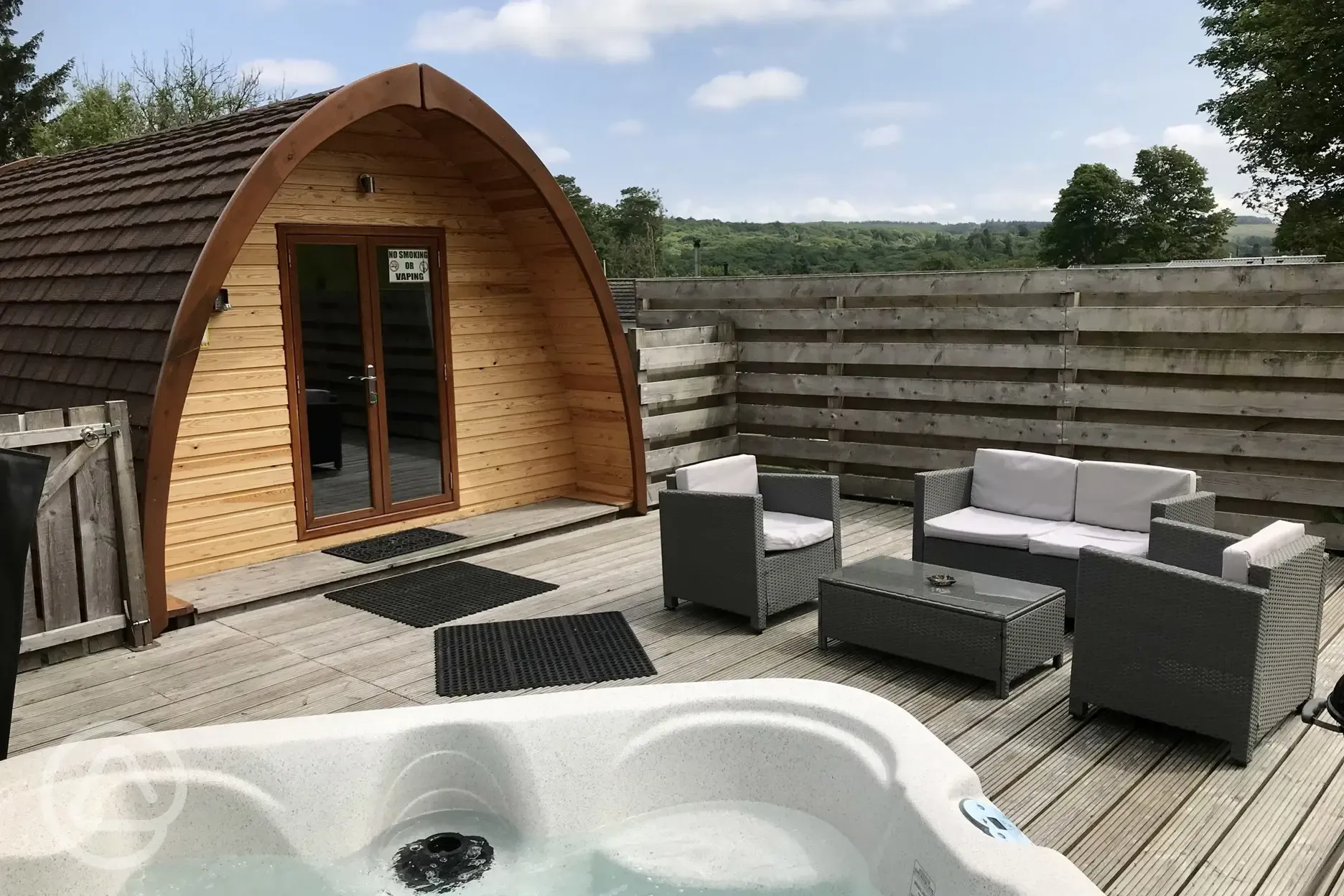Carrick Lodge Pod with 2 person electric hot tub 