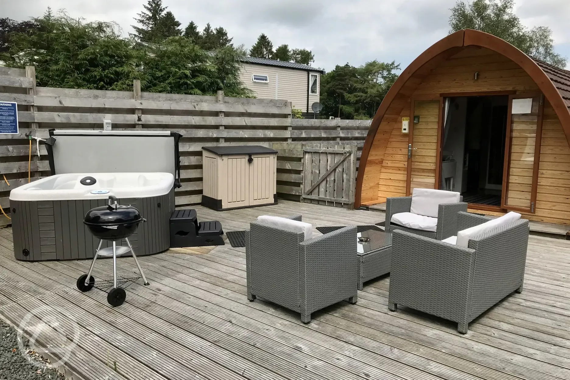 Carrick Lodge pod with 2 person electric hot tub 