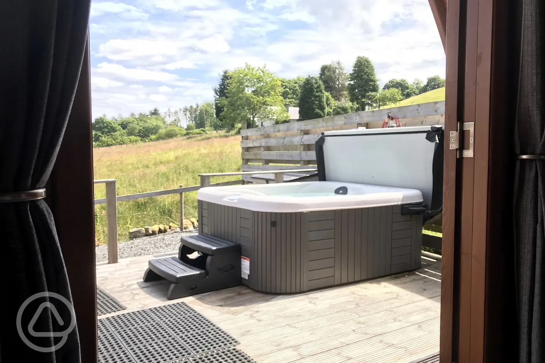 Galloway Pod Lodge with 2 person electric hot tub 