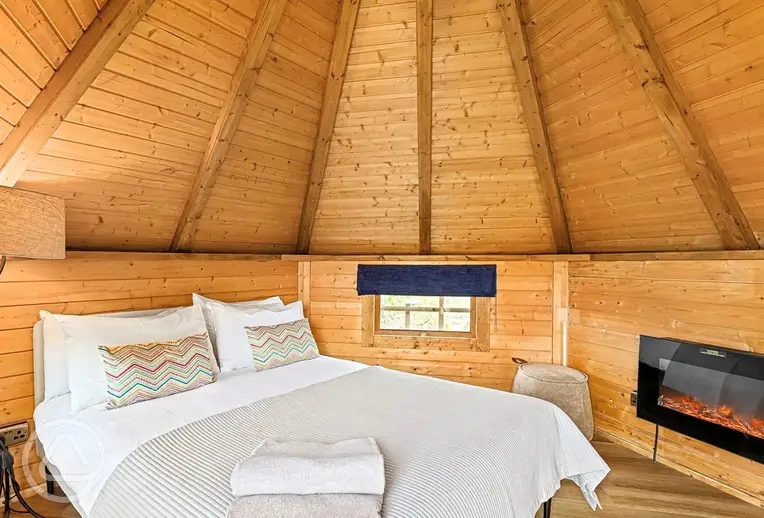 Chestnut cabin with a double bed, bedding, TV and heating