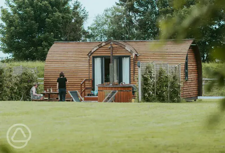 Ensuite lodge cabin with a wood-fired hot tub and a patio