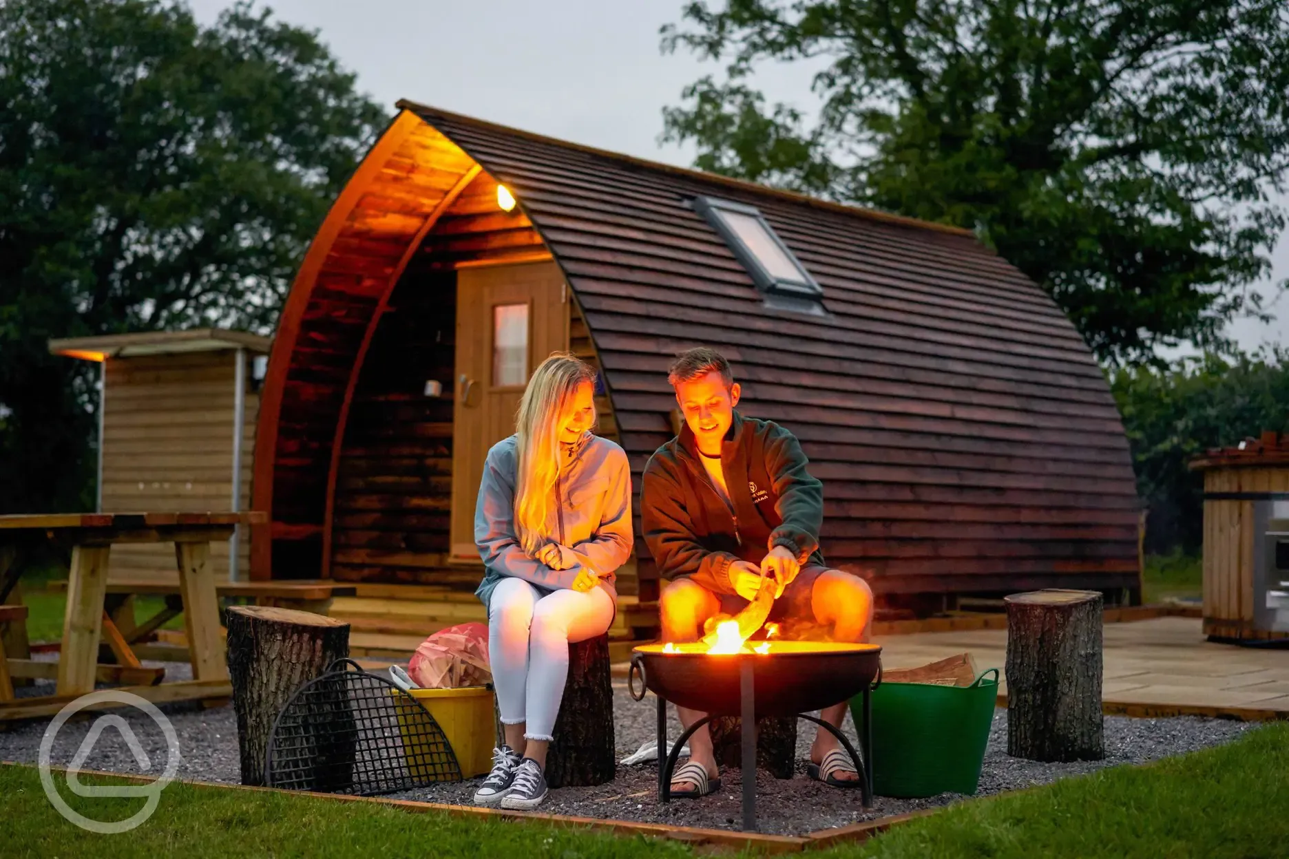 HillView Wigwam with Couple
