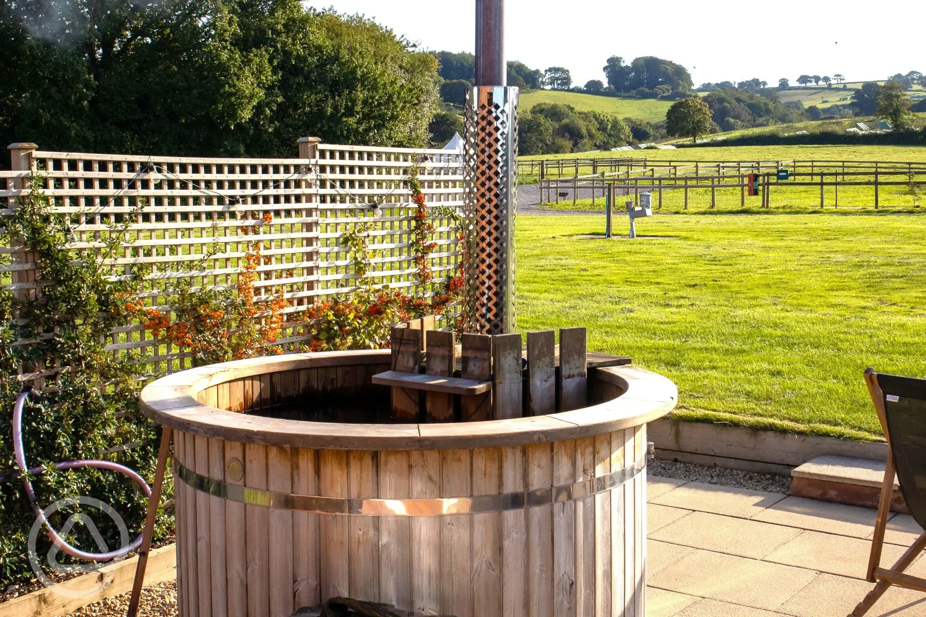 Ensuite shepherd's hut hot tub