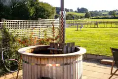 Ensuite shepherd's hut hot tub