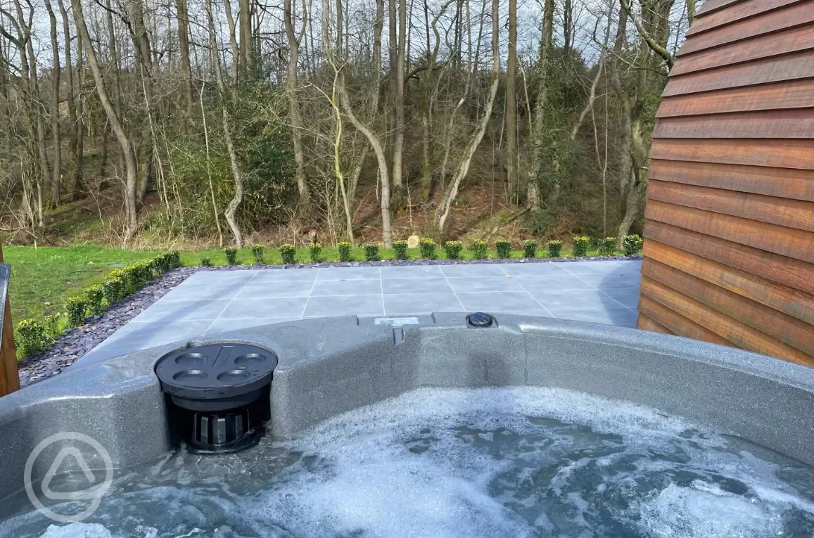 Luxury cedar pod private hot tub