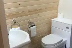 Toilet in the ensuite luxury Cedar Pod