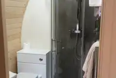 Luxury Cedar Pod ensuite with a toilet and shower