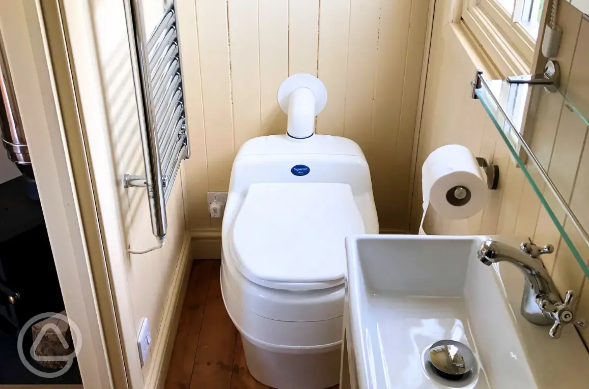 Shepherd's hut ensuite composting toilet