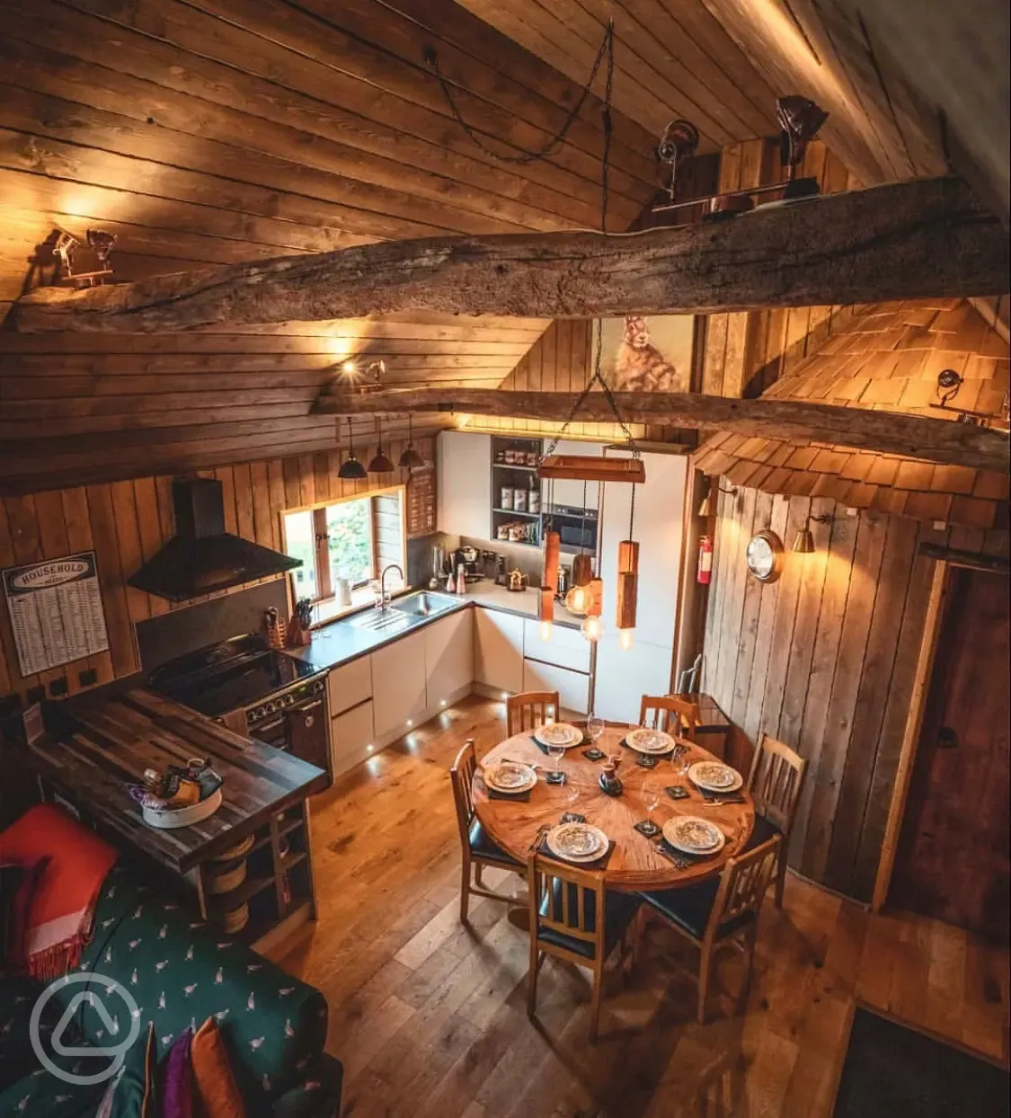 Rufus' roost treehouse interior