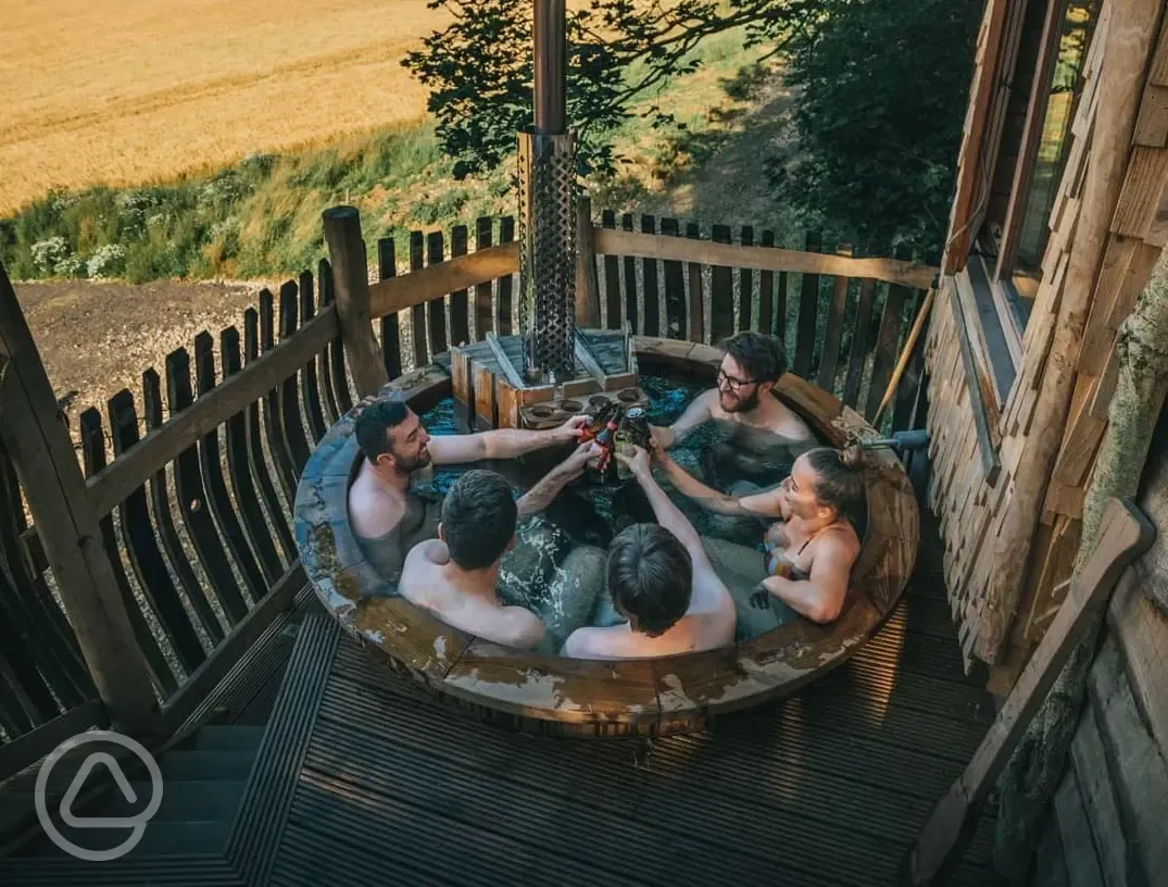 Rufus' roost treehouse hot tub