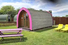 Camping pod with a picnic bench Camping pod with a picnic bench