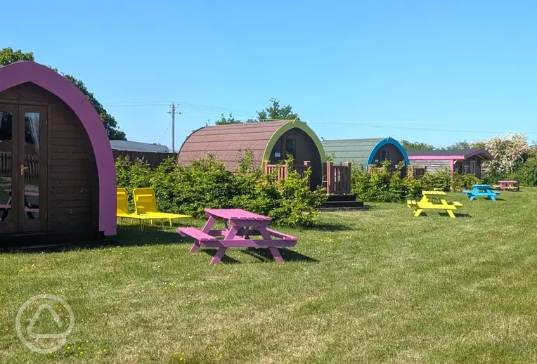 Camping pods with colourful picnic benches (four persons)