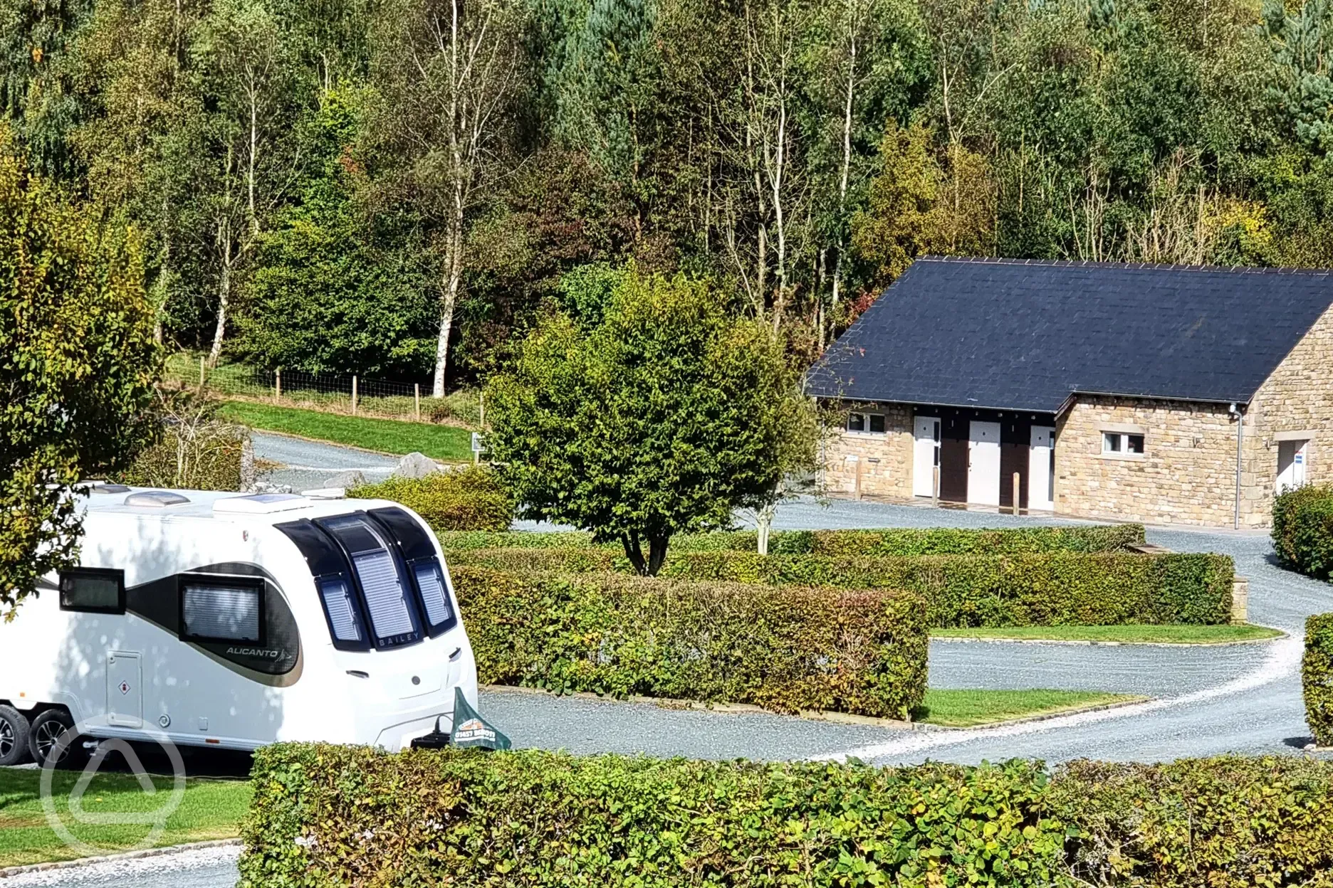 Facilities block near hardstanding pitches Facilities block near hardstanding pitches