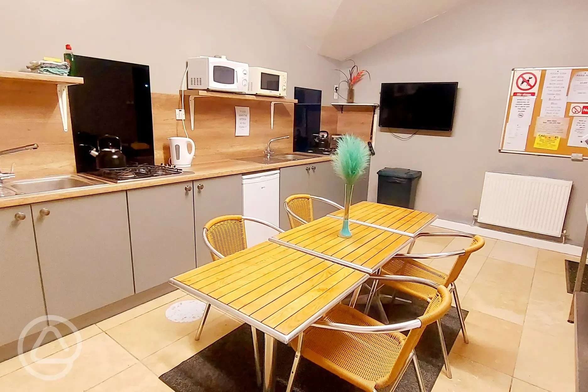 Bunkhouse shared kitchen