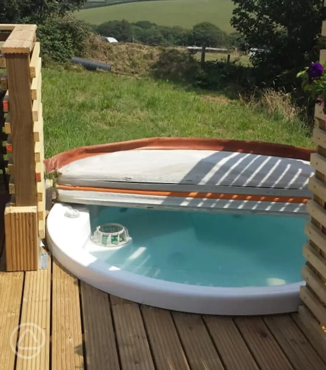 Ivy Rose Cabin hot tub