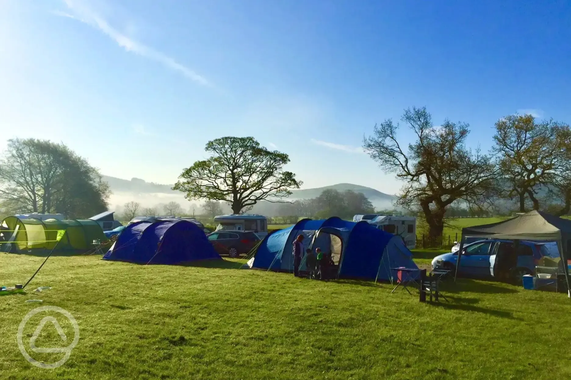 Electric tent pitches
