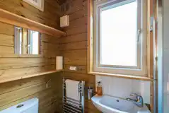 Treehouse Cabin ensuite with toilet, hand basin, shower and heated towel rail
