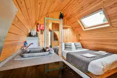 Ensuite glamping pod double bed (bedding and towels provided) Ensuite glamping pod double bed (bedding and towels provided)