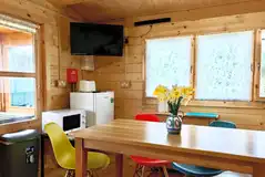 Four-person cabins with a dining area and kitchenette Four-person cabins with a dining area and kitchenette