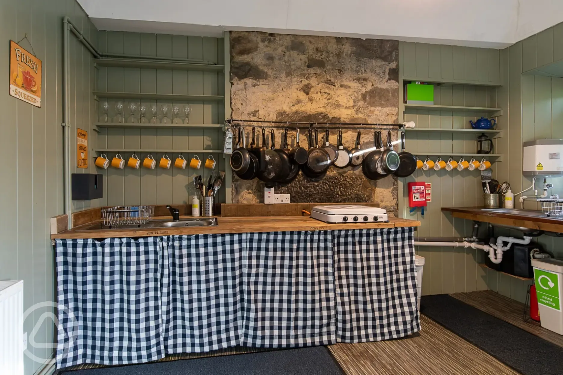  Bothy for glamping guests only with utensils, cookers, toasters and seating