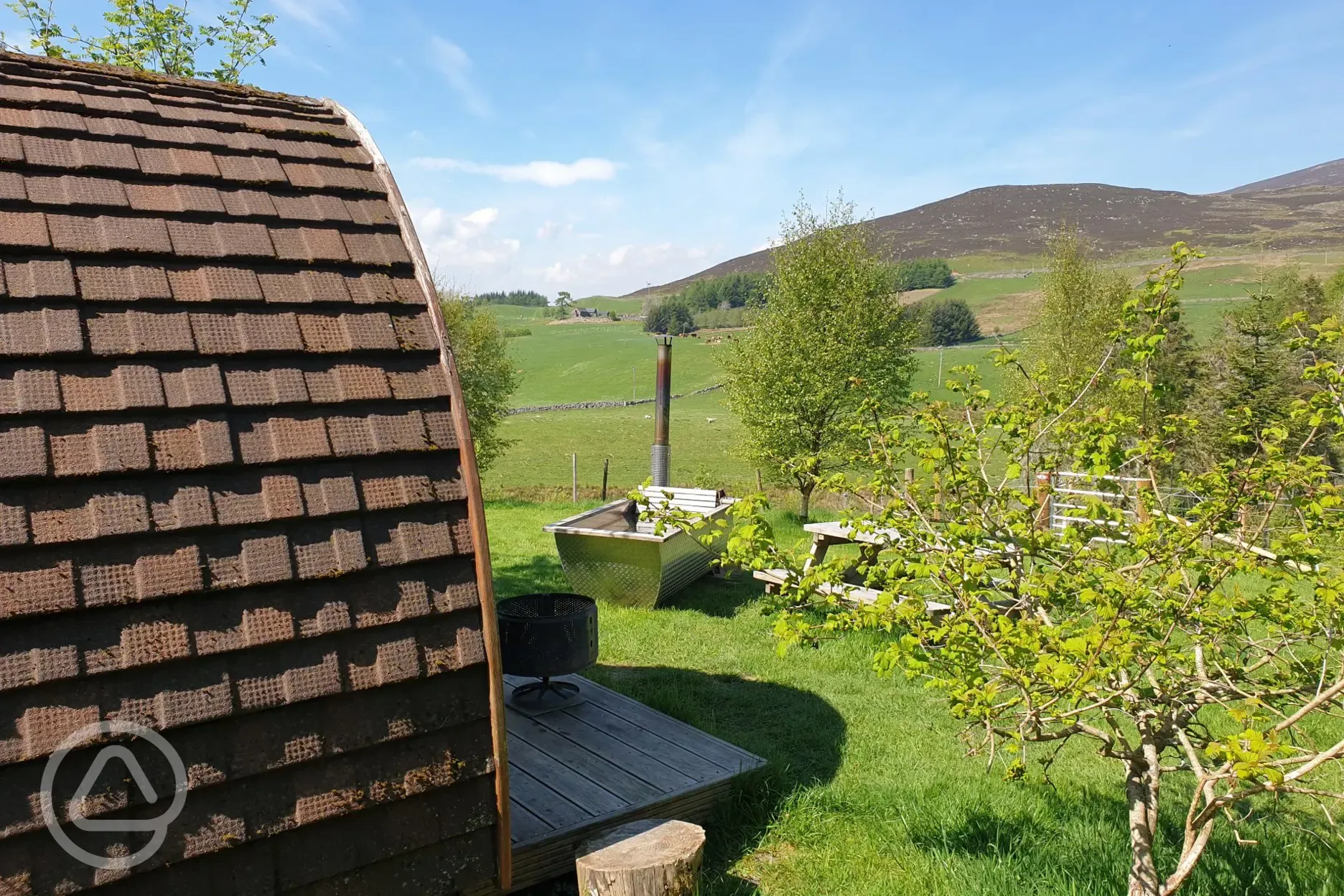 Camping pod with optional wood-fired hot tub Camping pod with optional wood-fired hot tub